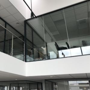 INTERCLOSE - société spécialisée dans l'aménagement d'espace pour entreprise : cloison aluminium